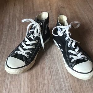 Converse high tops black tennis shoes. Size 3